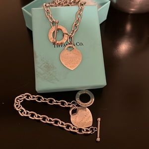 Inspired beautiful necklace and bracelet set